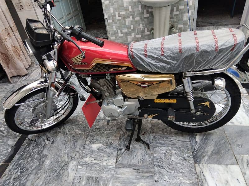 Honda CG125 model 2024 Gold edition self start 1