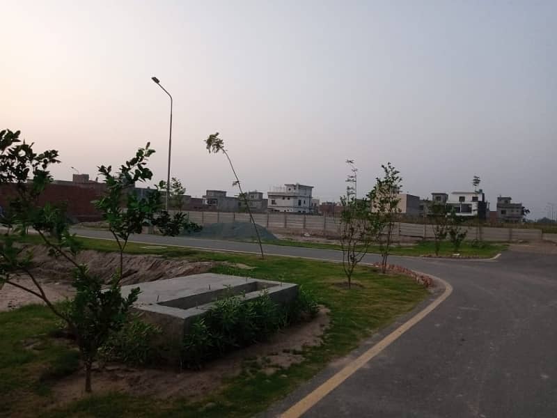 Best Option 10 Marla Plot for Sale in Tulip Extension, Park View City, Lahore 3