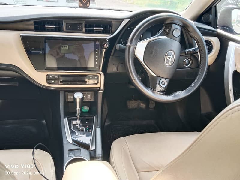 Toyota Altis Grande CVT-i1.8 (2020) 12