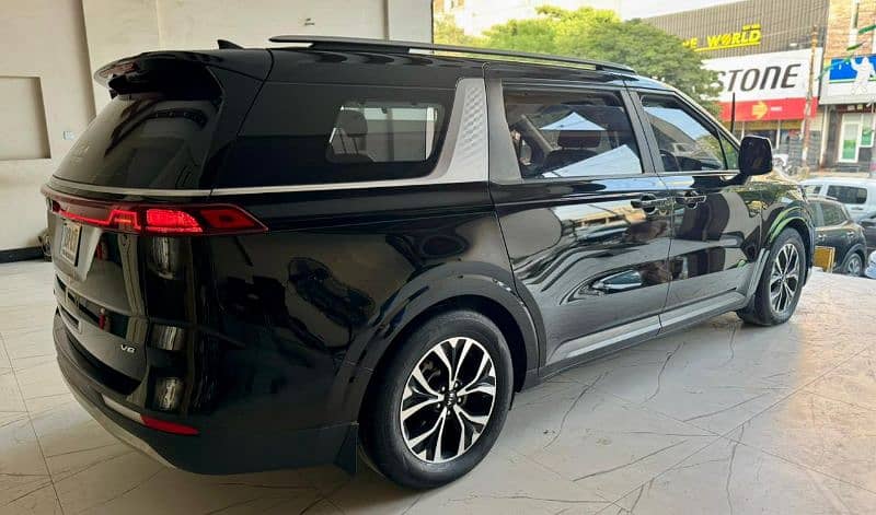 KIA Grand Carnival 2021 4