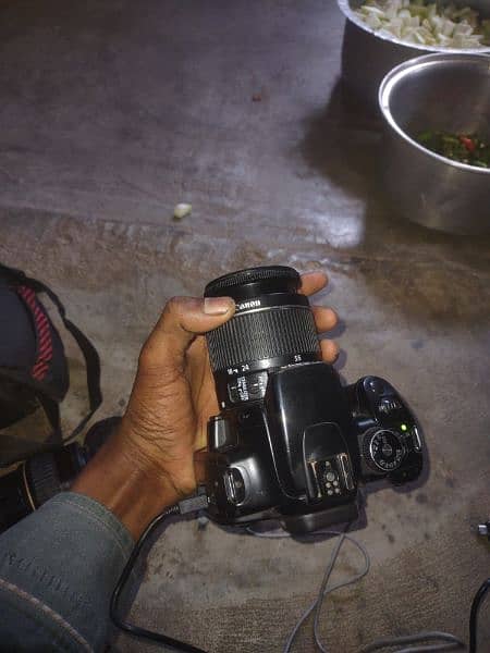 Canon DSLR camera with 2 lens exchange possible 3