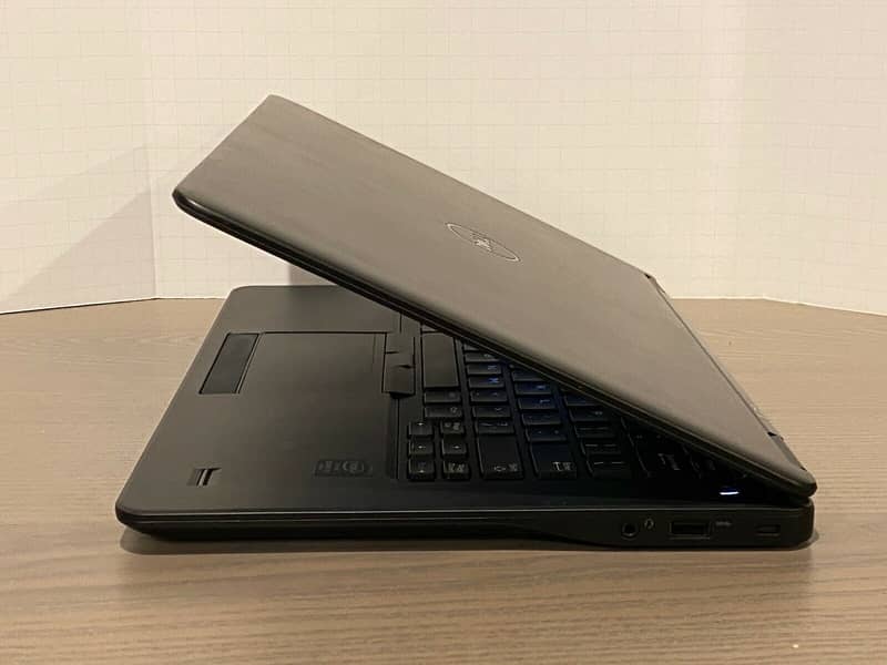 DeLL Core i5 5th Latitude 7450 8gb 500gb sshd 14in 4