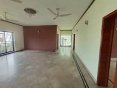 1 Kanal Lavish Upper Portion Available For Rent In DHA Phase 4 Block DD Near Masjid Market Park