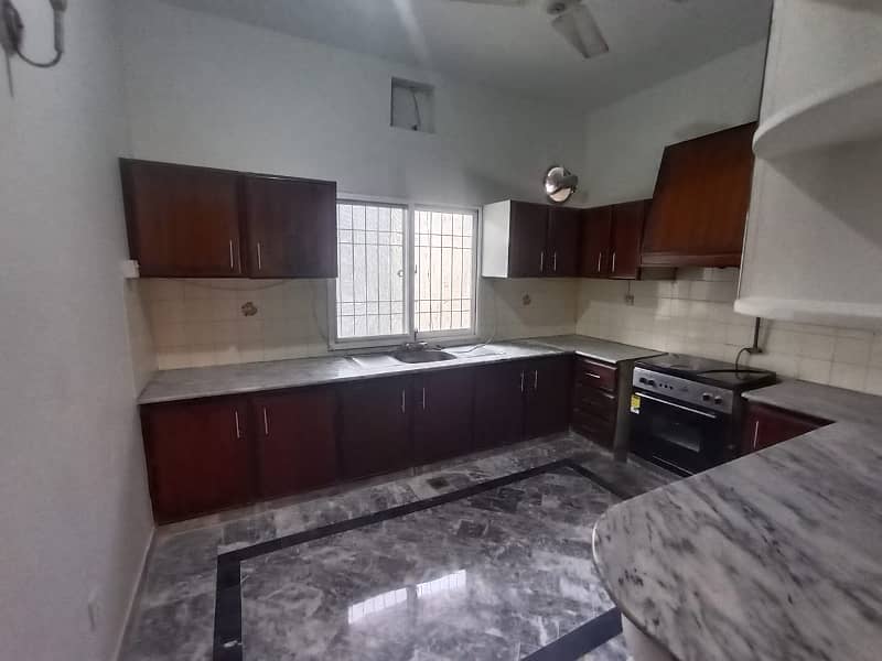 1 KANAL NEW UPPER PORTION FOR RENT IN DHA PHASE 3 NEAR MASJID PARK MARKET 3