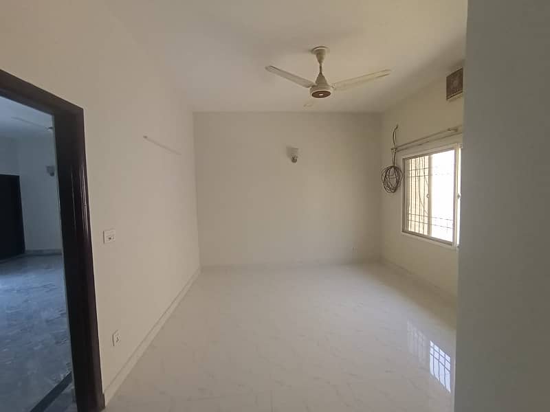 1 KANAL NEW UPPER PORTION FOR RENT IN DHA PHASE 3 NEAR MASJID PARK MARKET 8