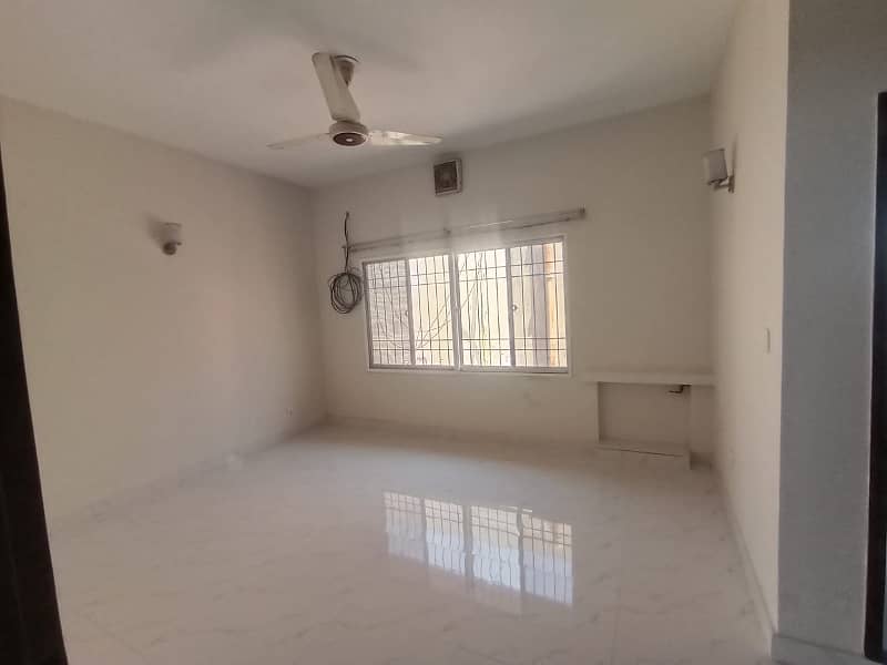 1 KANAL NEW UPPER PORTION FOR RENT IN DHA PHASE 3 NEAR MASJID PARK MARKET 12