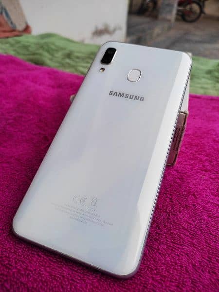 Selling my Samsung Galaxy A30 in excellent condition. 2