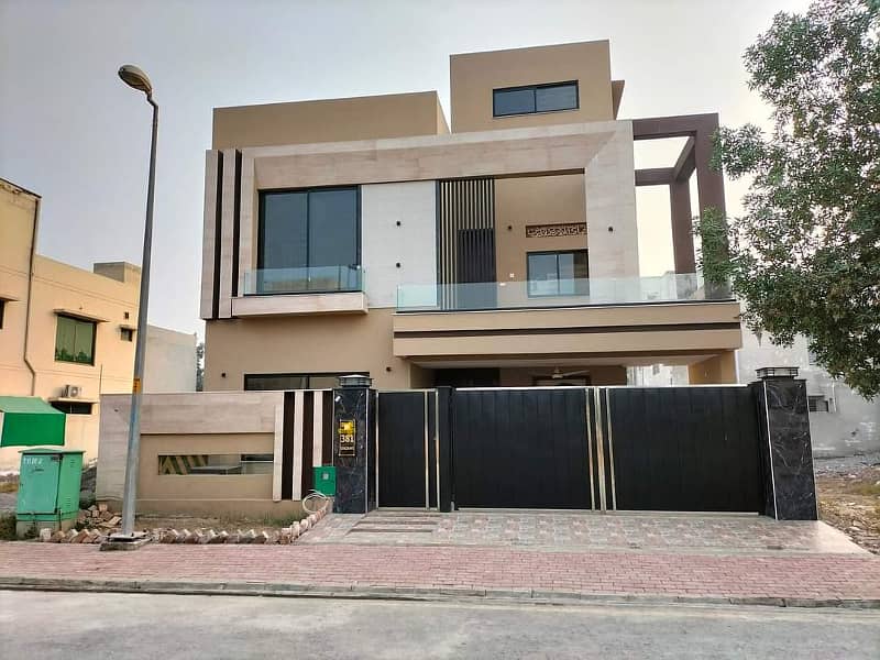 10 Marla House For Rent In Bahria Town Lahore 0