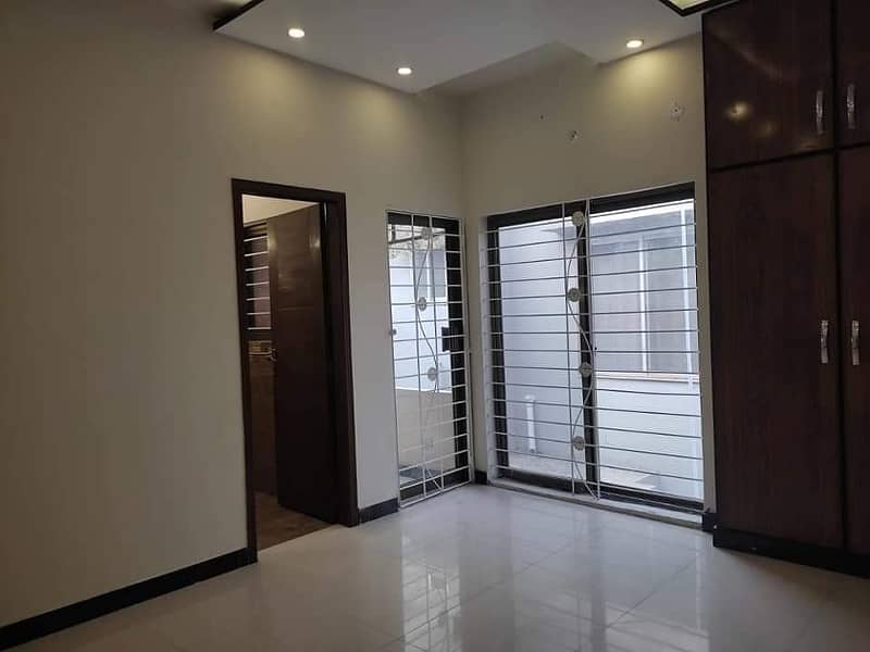 10 Marla House For Rent In Bahria Town Lahore 24