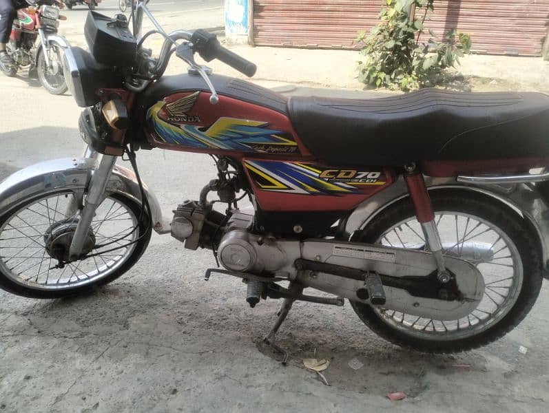 Honda 70 Red Bike condition Good Engine seal pack 1