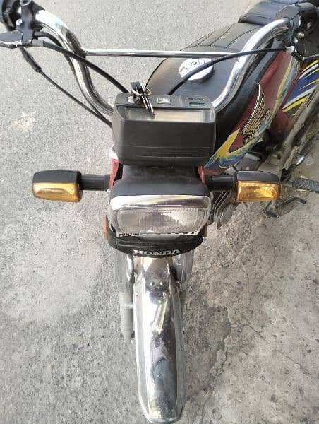 Honda 70 Red Bike condition Good Engine seal pack 3