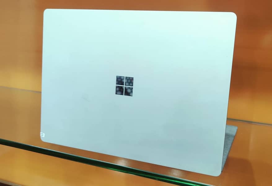 Microsoft Surface Core i7 8th Generation 16GB Ram + 512GB SSD 2K 0