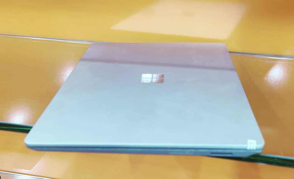 Microsoft Surface Core i7 8th Generation 16GB Ram + 512GB SSD 2K 6