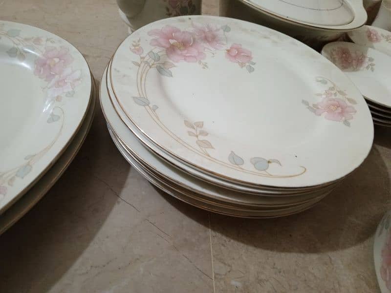 Dinner set 4