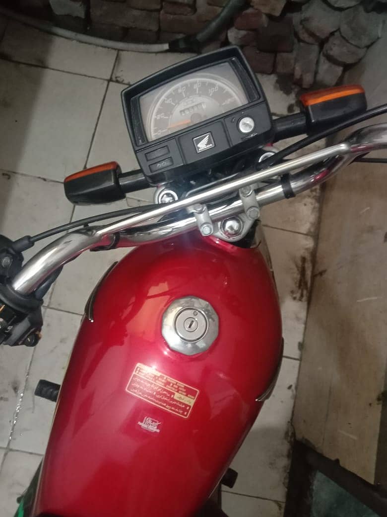 Honda CD 70 2022 5