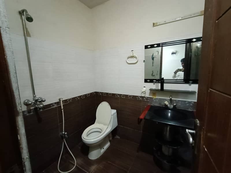 5 Marla Lower Portion For Rent In Johar Town Phase-2 Lahore Super Hot Location 10