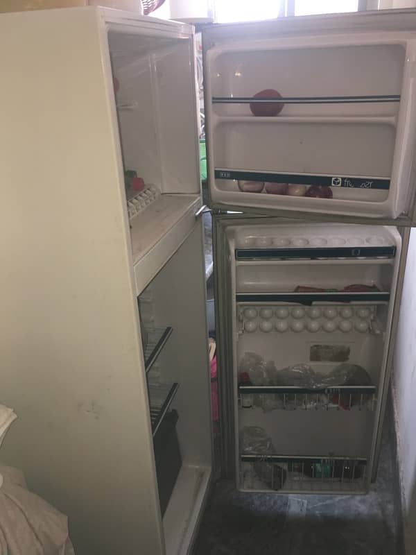 nathional ka fridge hay ok condition 2