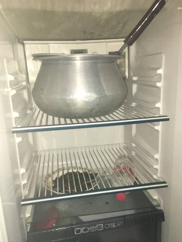 nathional ka fridge hay ok condition 5