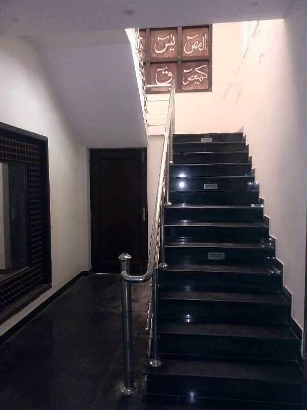 Get Your Hands On House In Lahore Best Area 18