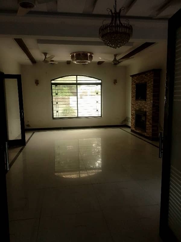 Get Your Hands On House In Lahore Best Area 19