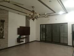 01 KANAL DESIGNER LUXURY UPPER PORTION AVAILABLE FOR RENT with SEPARATE GATE