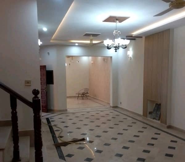 Johar Town Phase 1 - Block F House Sized 10 Marla Is Available 4