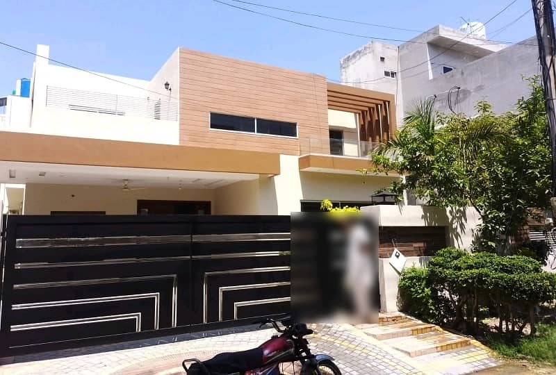 A Centrally Located House Is Available For Sale In Gulshan-E-Lahore 0