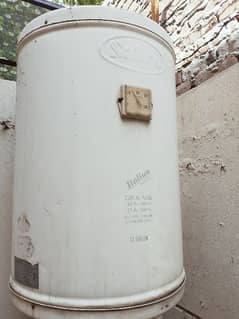 Electric geyser available in a good condition 0