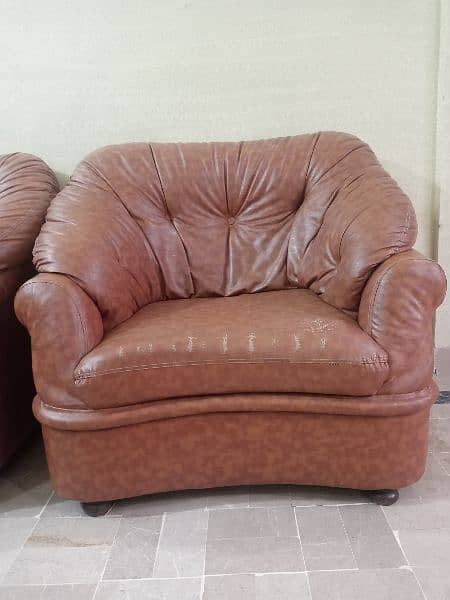 Used 5 seater Comforter Sofa set 0