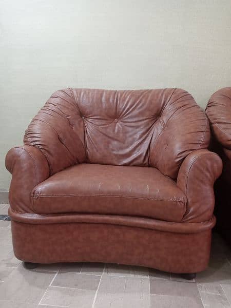 Used 5 seater Comforter Sofa set 1