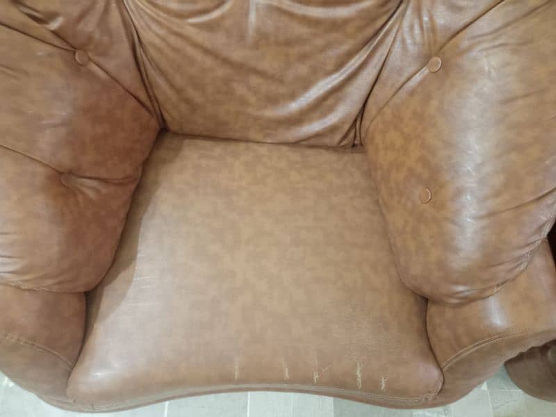 Used 5 seater Comforter Sofa set 2