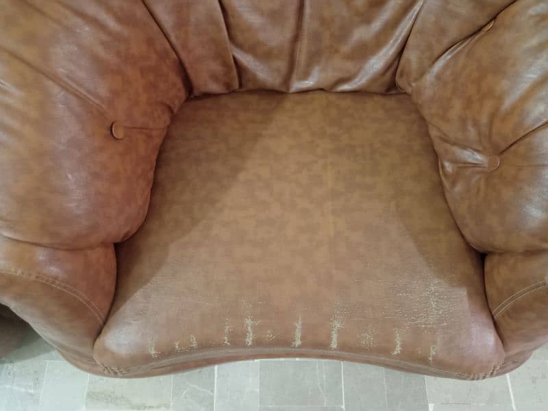 Used 5 seater Comforter Sofa set 3