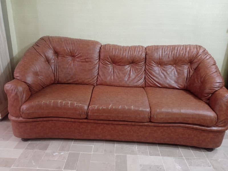 Used 5 seater Comforter Sofa set 4