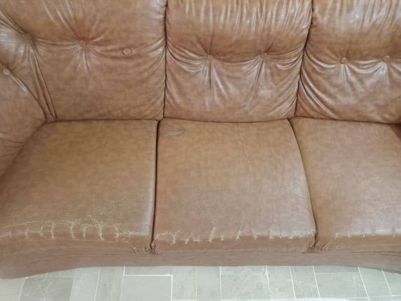 Used 5 seater Comforter Sofa set 7