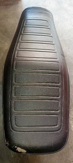 Honda CG 125 ki original seat hai