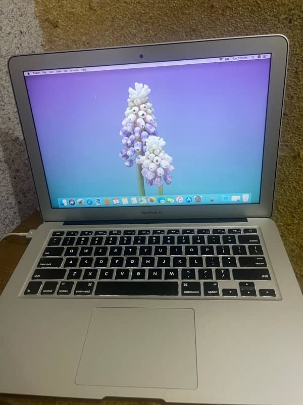 macbook air used only few times 0