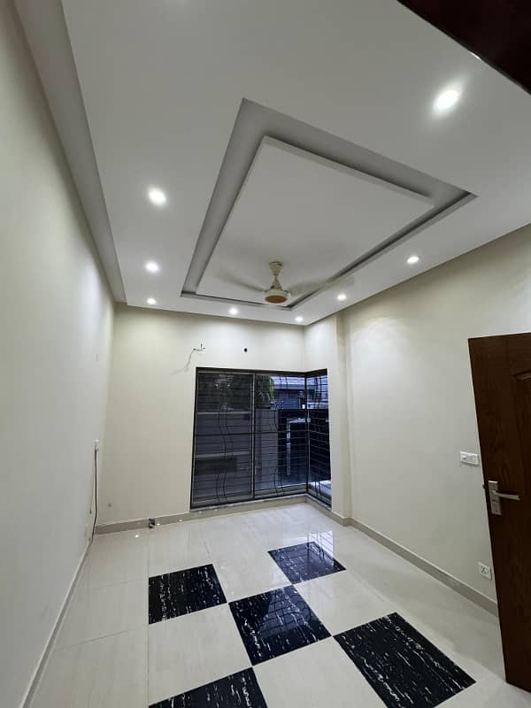 5 Marla Beautiful House for Sale Paragon City 3