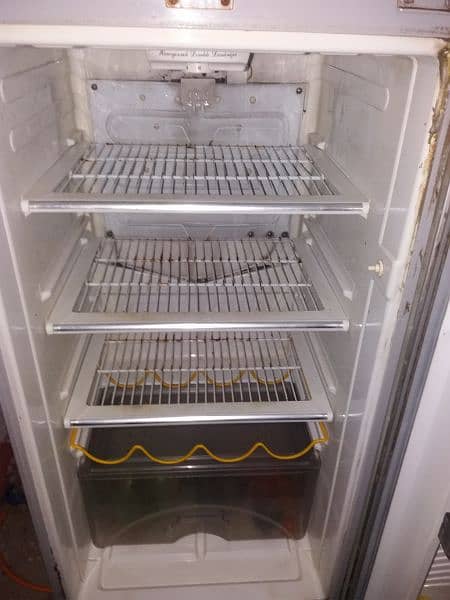 Large Size Dawlance Fridge 100% OK and best quality 4