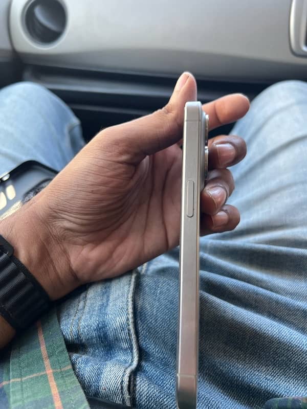 I Phone 15 Pro 128 GB Non PTA 4