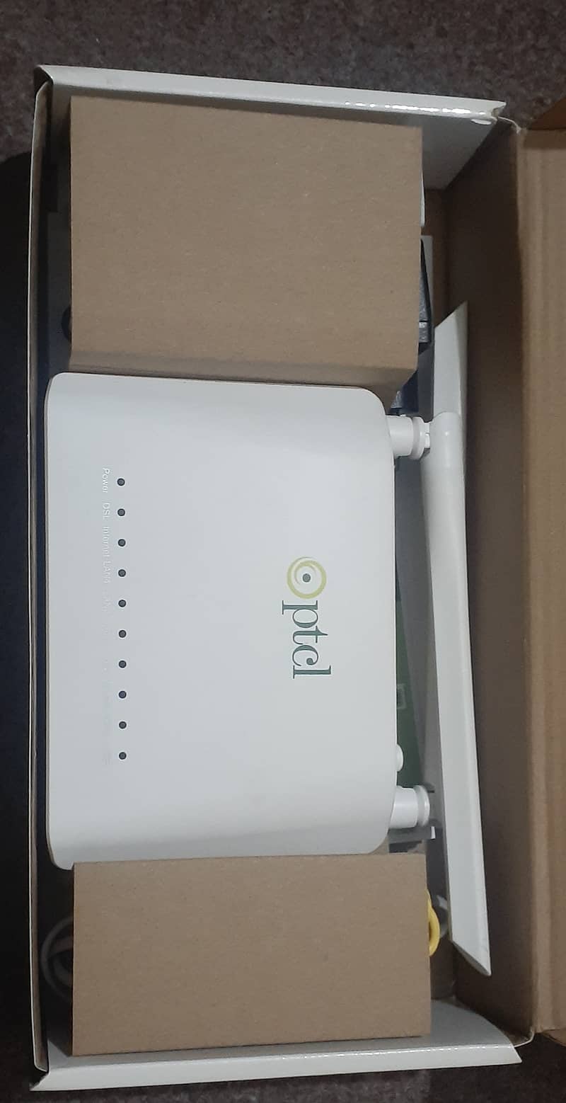 Ptcl d-link 226 router with box 1