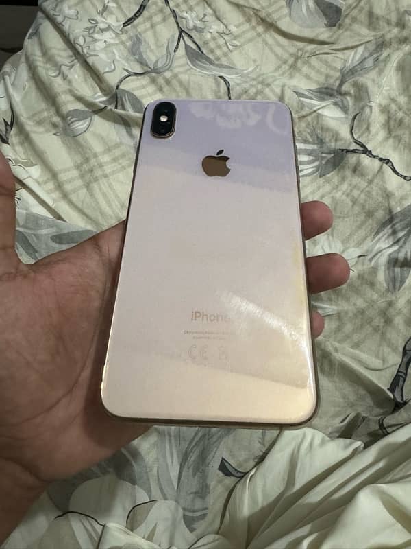 iPhone XS Max gold color 1