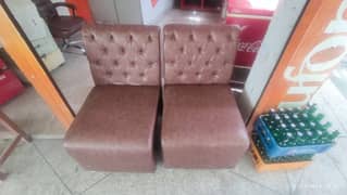 1 roling chair+ 1 table +2 sofa