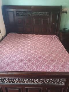 king size wooden bed