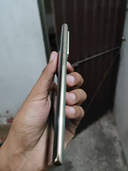 Infinix Note 40 pro 6