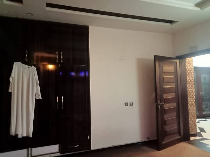 10 Marla House For Rent in Bahria Town Lahore 2