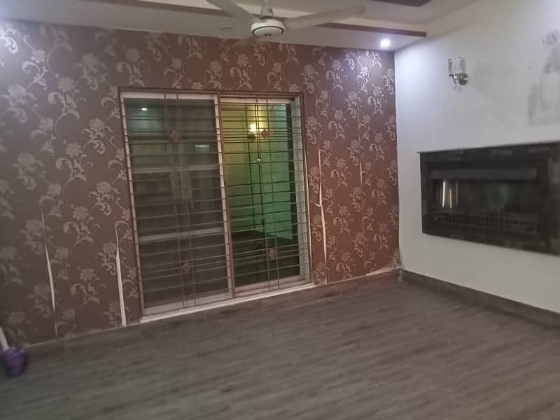 10 Marla House For Rent in Bahria Town Lahore 4