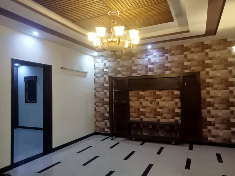 10 Marla House For Rent in Bahria Town Lahore 12