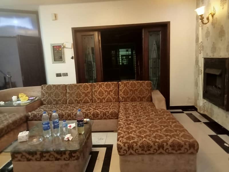 10 Marla House For Rent in Bahria Town Lahore 22