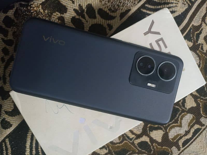 Vivo Y55 (8+8gb,128 Gb) with Box charger 2