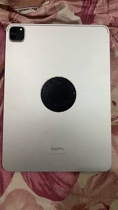 ipad pro m2 slightly used  128 gb 10/10condition with box and warranty